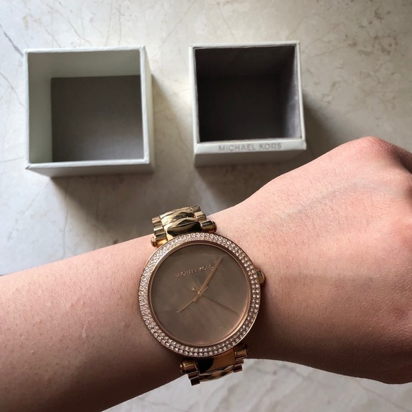 Michael Kors Rose Gold Tone Watch - Picture 2 of 8